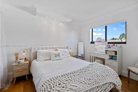 Bedroom - 247 Enid Dr #54, Key Biscayne, FL 33149 photo 2 of 5