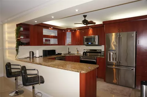 2750 NE 183rd St #2303, Aventura, FL 33160
