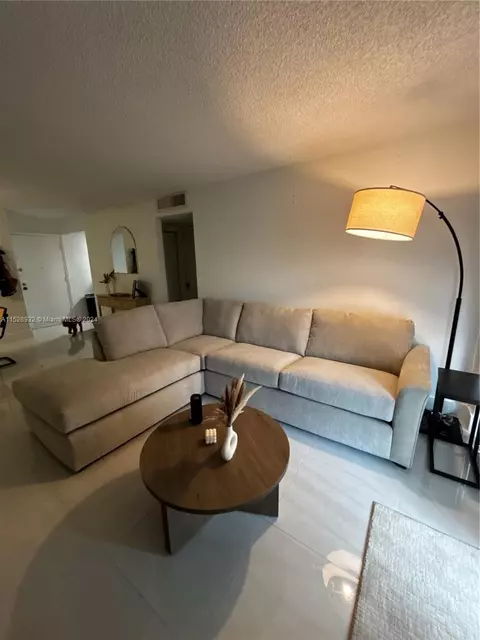 8794 SW 12th St #108, Miami, FL 33174