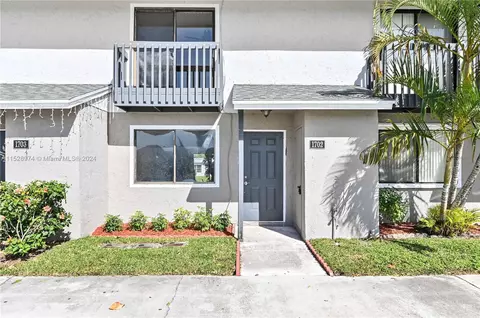 1702 Wharf Ln, Greenacres, FL 33463