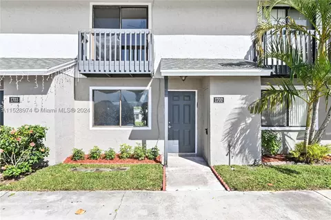 1702 Wharf Ln, Greenacres, FL 33463