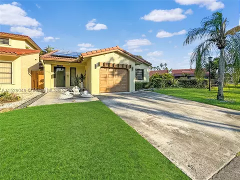 17339 NW 66th Pl, Hialeah, FL 33015