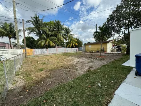 Exterior - 825 Codadad St, Opa Locka, FL 33054 photo 7 of 9