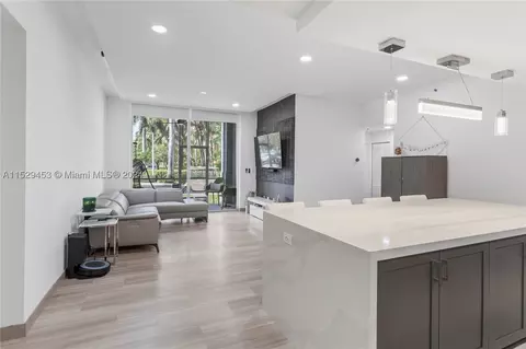 9725 NW 52nd St #101, Doral, FL 33178