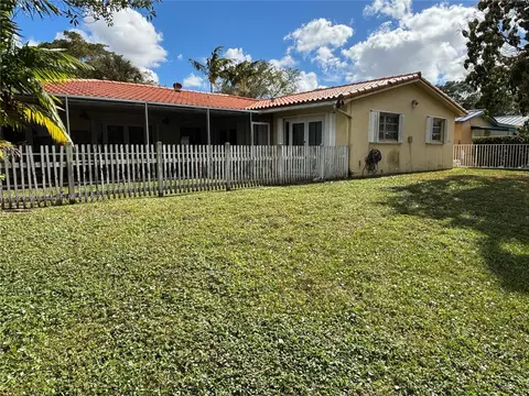 Exterior - 14510 S Dade Pine Ave, Miami Lakes, FL 33014 photo 8 of 10
