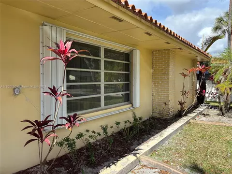 Exterior - 14510 S Dade Pine Ave, Miami Lakes, FL 33014 photo 4 of 10