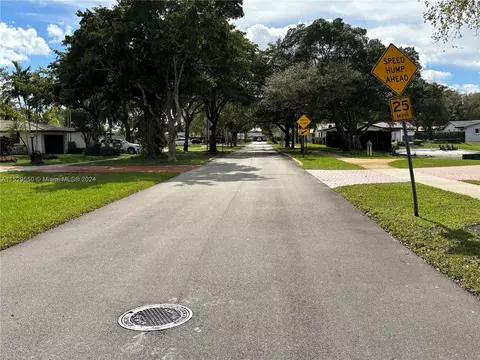 Exterior - 14510 S Dade Pine Ave, Miami Lakes, FL 33014 photo 10 of 10