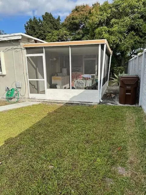 371 E 50th St, Hialeah, FL 33013 photo 6