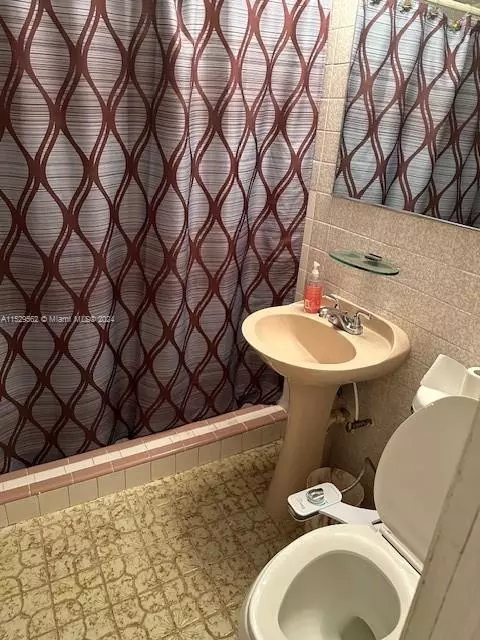 371 E 50th St, Hialeah, FL 33013 photo 14