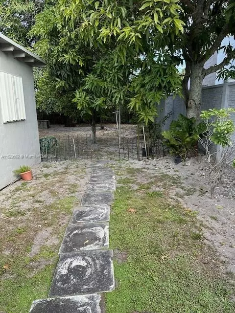 371 E 50th St, Hialeah, FL 33013 photo 8