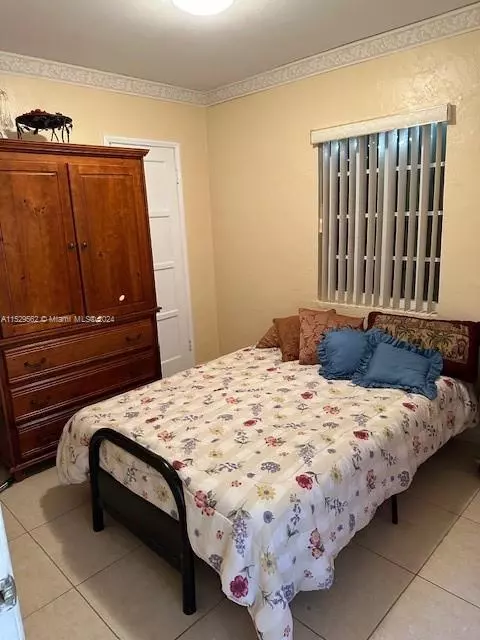 371 E 50th St, Hialeah, FL 33013 photo 11