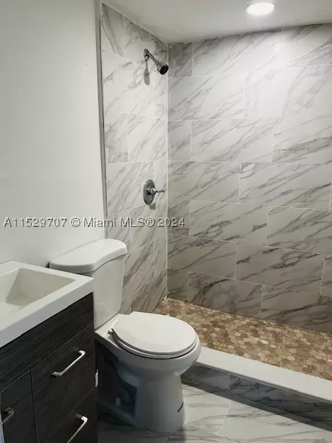 4881 NW 22nd St #B9, Lauderhill, FL 33313