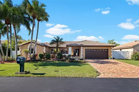 5301 King Arthur Ave, Davie, FL 33331