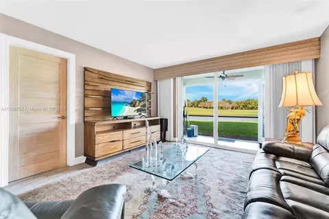 9611 N Hollybrook Lake Dr #108, Pembroke Pines, FL 33025
