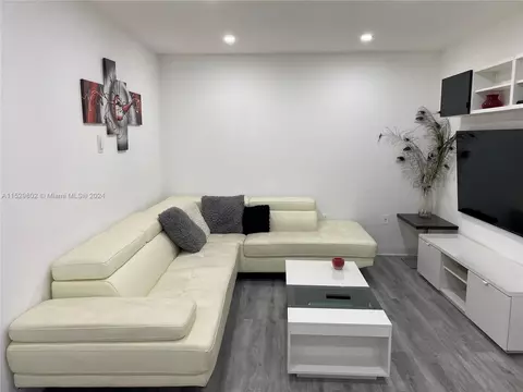1750 W 56th St #107, Hialeah, FL 33012