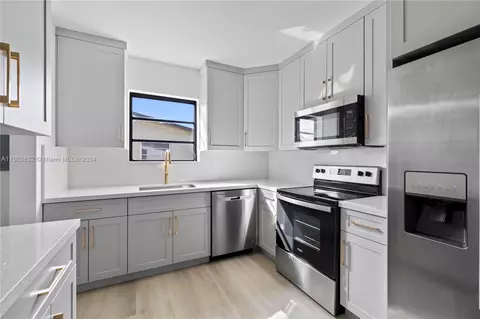 Other - 471 W 55th Pl, Hialeah, FL 33012 photo 4 of 8