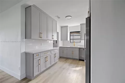 Other - 471 W 55th Pl, Hialeah, FL 33012 photo 3 of 8