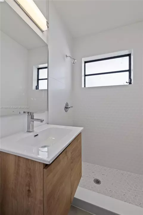 Bath - 471 W 55th Pl, Hialeah, FL 33012 photo 3 of 3