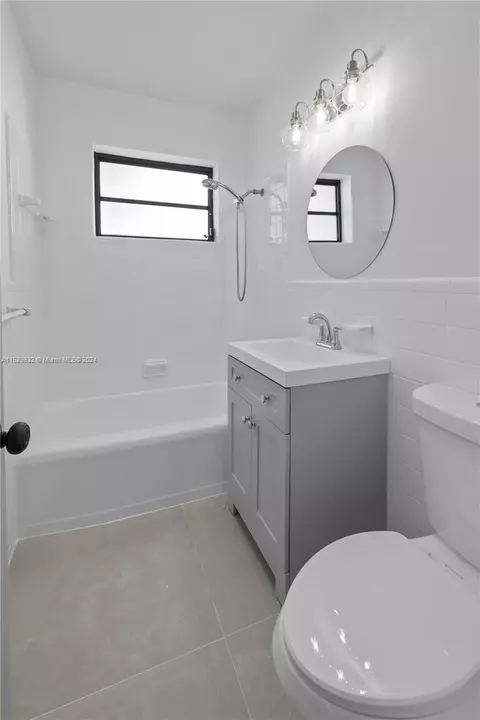 Bath - 471 W 55th Pl, Hialeah, FL 33012 photo 1 of 3