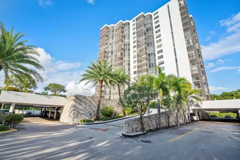 3375 N Country Club Dr #705, Aventura, FL 33180