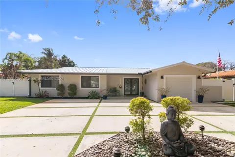 6791 Parkinsonia Dr, Miami Lakes, FL 33014