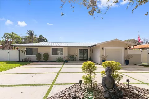 6791 Parkinsonia Dr, Miami Lakes, FL 33014