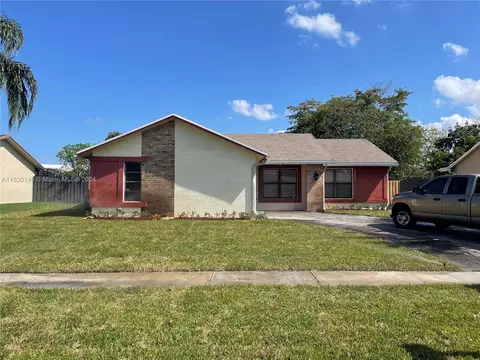 8421 NW 8th St, Pembroke Pines, FL 33024