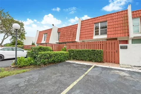 13931 SW 84th St #903, Miami, FL 33183