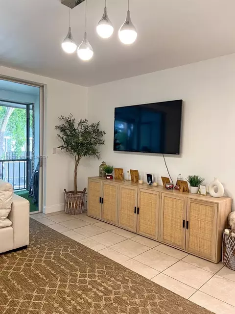 3650 Inverrary Dr #3G, Lauderhill, FL 33319