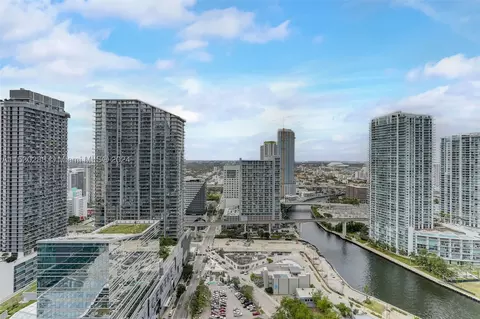68 SE 6th St #3004, Miami, FL 33131