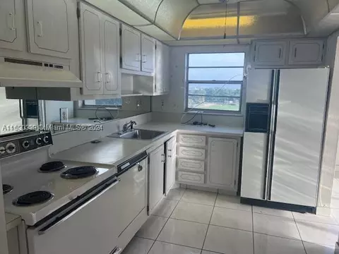 1400 Saint Charles Pl #605, Pembroke Pines, FL 33026