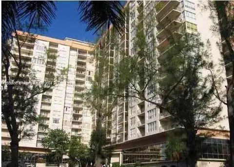 4101 Pinetree Dr #1127, Miami Beach, FL 33140