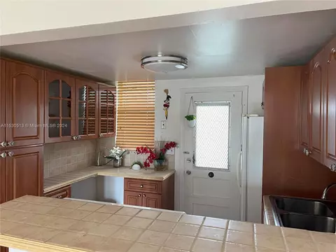 2851 Leonard Dr #J414, Aventura, FL 33160