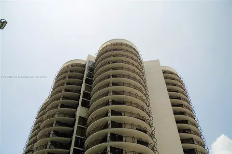 2843 S Bayshore Dr #10D, Miami, FL 33133
