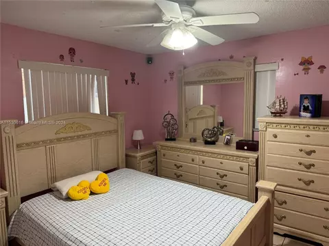 Bedroom - 1179 W 40th Pl, Hialeah, FL 33012 photo 1 of 4