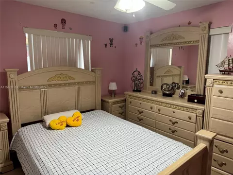 Bedroom - 1179 W 40th Pl, Hialeah, FL 33012 photo 2 of 4