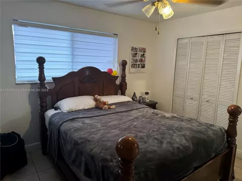 Bedroom - 1179 W 40th Pl, Hialeah, FL 33012 photo 3 of 4