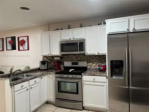 1179 W 40th Pl, Hialeah, FL 33012