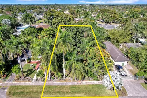 305 NW 13th St, Homestead, FL 33030