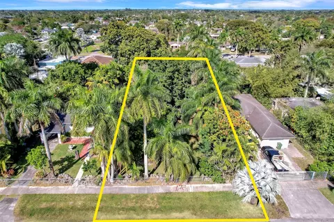 305 NW 13th St, Homestead, FL 33030