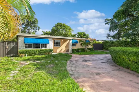 9835 SW 52nd St, Miami, FL 33165