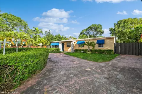 9835 SW 52nd St, Miami, FL 33165