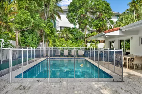 Exterior - 310 Cypress Dr, Key Biscayne, FL 33149 photo 3 of 8