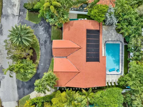 Exterior - 310 Cypress Dr, Key Biscayne, FL 33149 photo 7 of 8