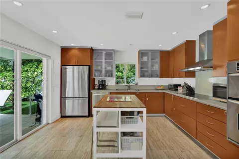 Kitchen - 310 Cypress Dr, Key Biscayne, FL 33149 photo 1 of 2
