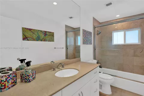Bath - 310 Cypress Dr, Key Biscayne, FL 33149 photo 2 of 2