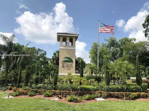 200 W Palm Cir W #202, Pembroke Pines, FL 33025