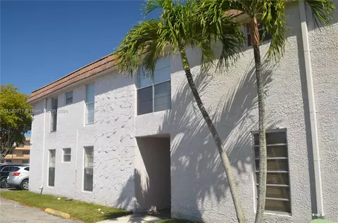 10395 N Kendall Dr #V8, Miami, FL 33176