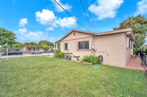 Exterior - 960 E 43rd St, Hialeah, FL 33013 photo 5 of 8