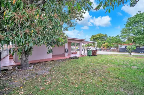 Exterior - 960 E 43rd St, Hialeah, FL 33013 photo 6 of 8